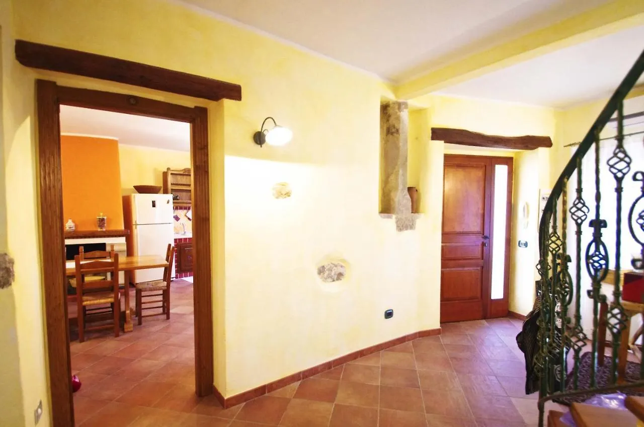 Bed & Breakfast Casa De Ajala - B&B De Charme In Antica Dimora Totalmente Ristrutturata E Dotata Di Tutti I Confort Bagni Privati Spazio Living Patio Esterno Ambienti Climatizzati Degustazioni Prodotti Locali Laconi Italy