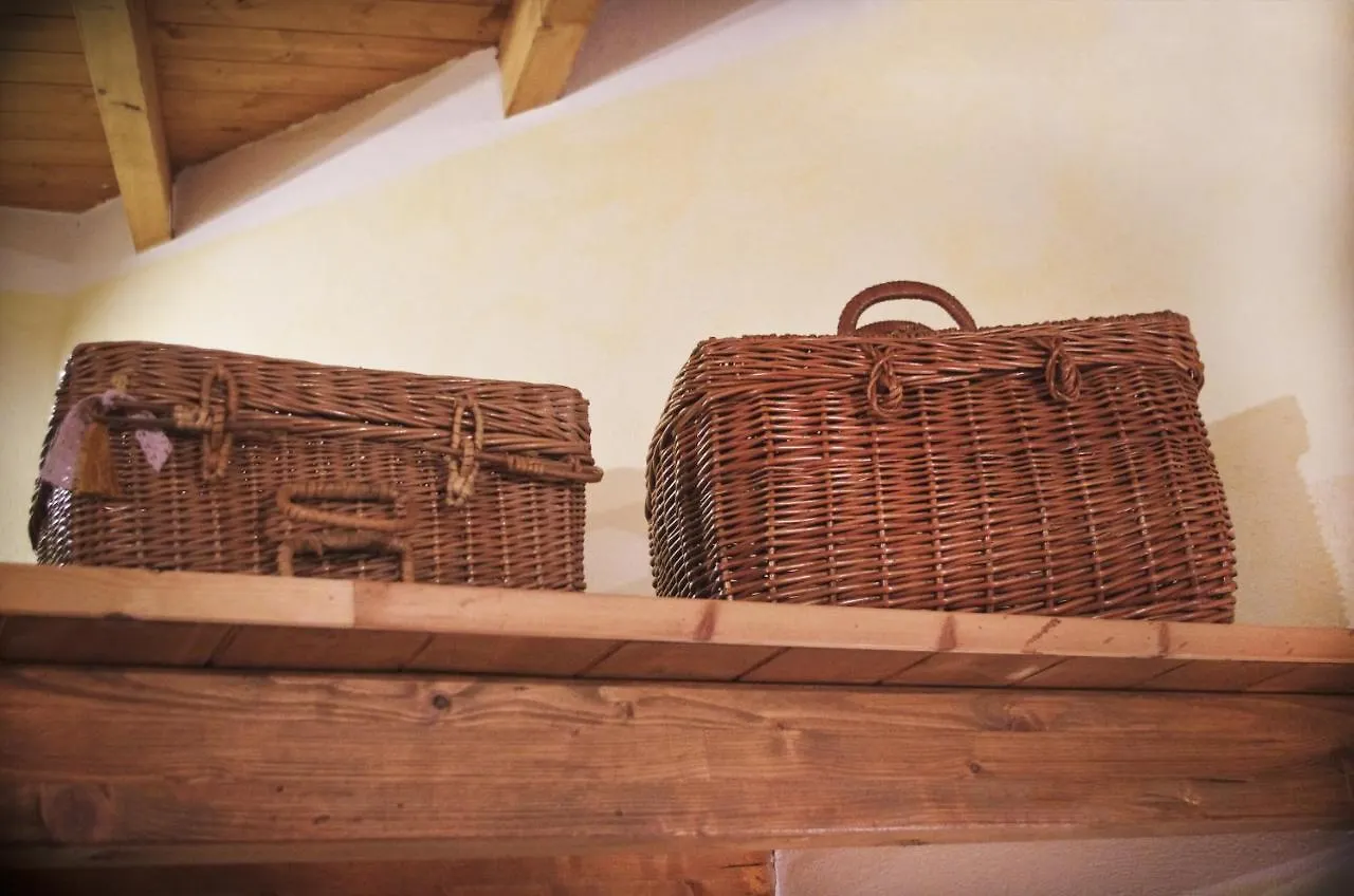 Bed & Breakfast Casa De Ajala - B&B De Charme In Antica Dimora Totalmente Ristrutturata E Dotata Di Tutti I Confort Bagni Privati Spazio Living Patio Esterno Ambienti Climatizzati Degustazioni Prodotti Locali Laconi