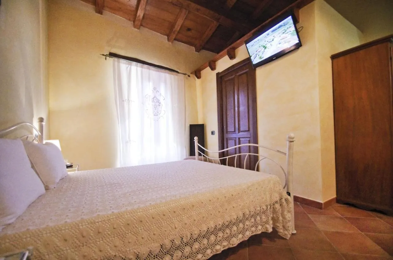 Casa De Ajala - B&B De Charme In Antica Dimora Totalmente Ristrutturata E Dotata Di Tutti I Confort Bagni Privati Spazio Living Patio Esterno Ambienti Climatizzati Degustazioni Prodotti Locali Laconi