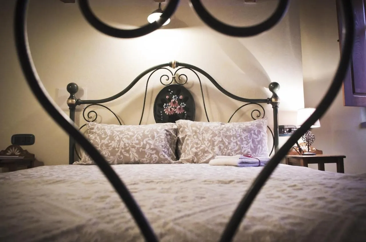 Bed & Breakfast Casa De Ajala - B&B De Charme In Antica Dimora Totalmente Ristrutturata E Dotata Di Tutti I Confort Bagni Privati Spazio Living Patio Esterno Ambienti Climatizzati Degustazioni Prodotti Locali Làconi