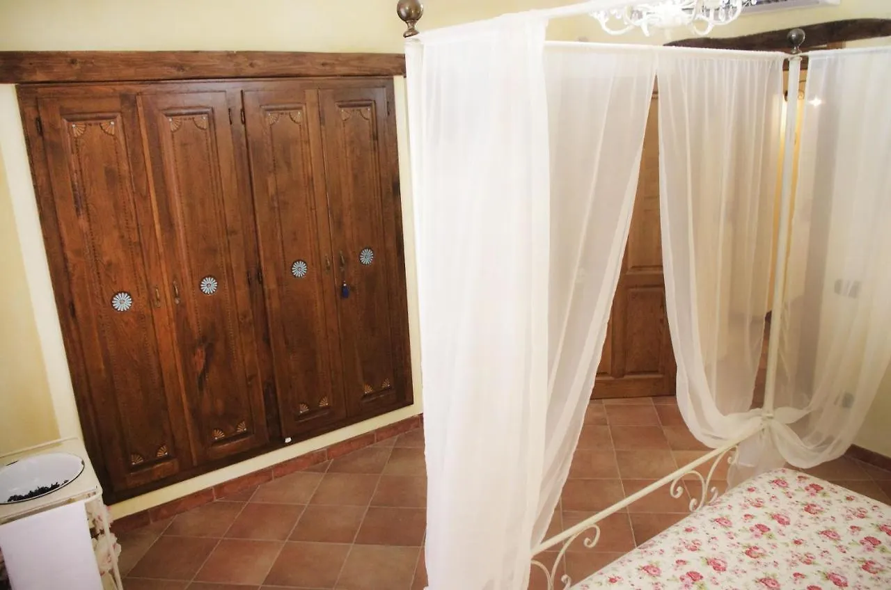 Casa De Ajala - B&B De Charme In Antica Dimora Totalmente Ristrutturata E Dotata Di Tutti I Confort Bagni Privati Spazio Living Patio Esterno Ambienti Climatizzati Degustazioni Prodotti Locali Làconi 0*,