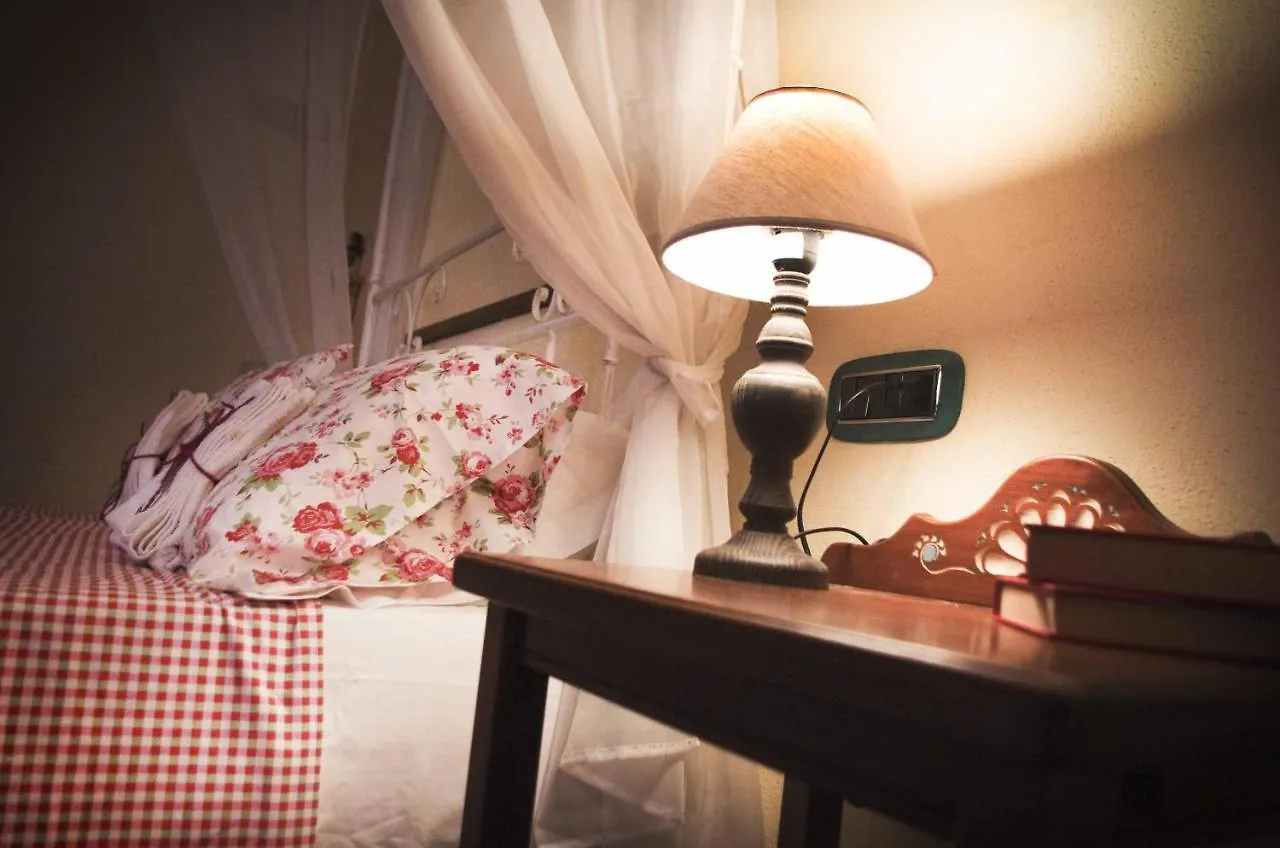 Bed & Breakfast Casa De Ajala - B&B De Charme In Antica Dimora Totalmente Ristrutturata E Dotata Di Tutti I Confort Bagni Privati Spazio Living Patio Esterno Ambienti Climatizzati Degustazioni Prodotti Locali Laconi