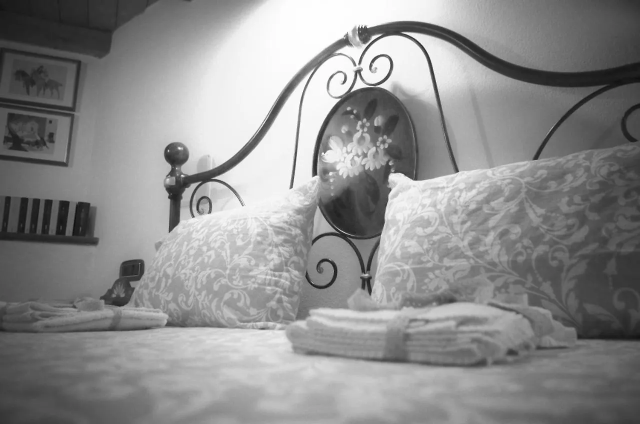 Casa De Ajala - B&B De Charme In Antica Dimora Totalmente Ristrutturata E Dotata Di Tutti I Confort Bagni Privati Spazio Living Patio Esterno Ambienti Climatizzati Degustazioni Prodotti Locali Laconi Bed & Breakfast