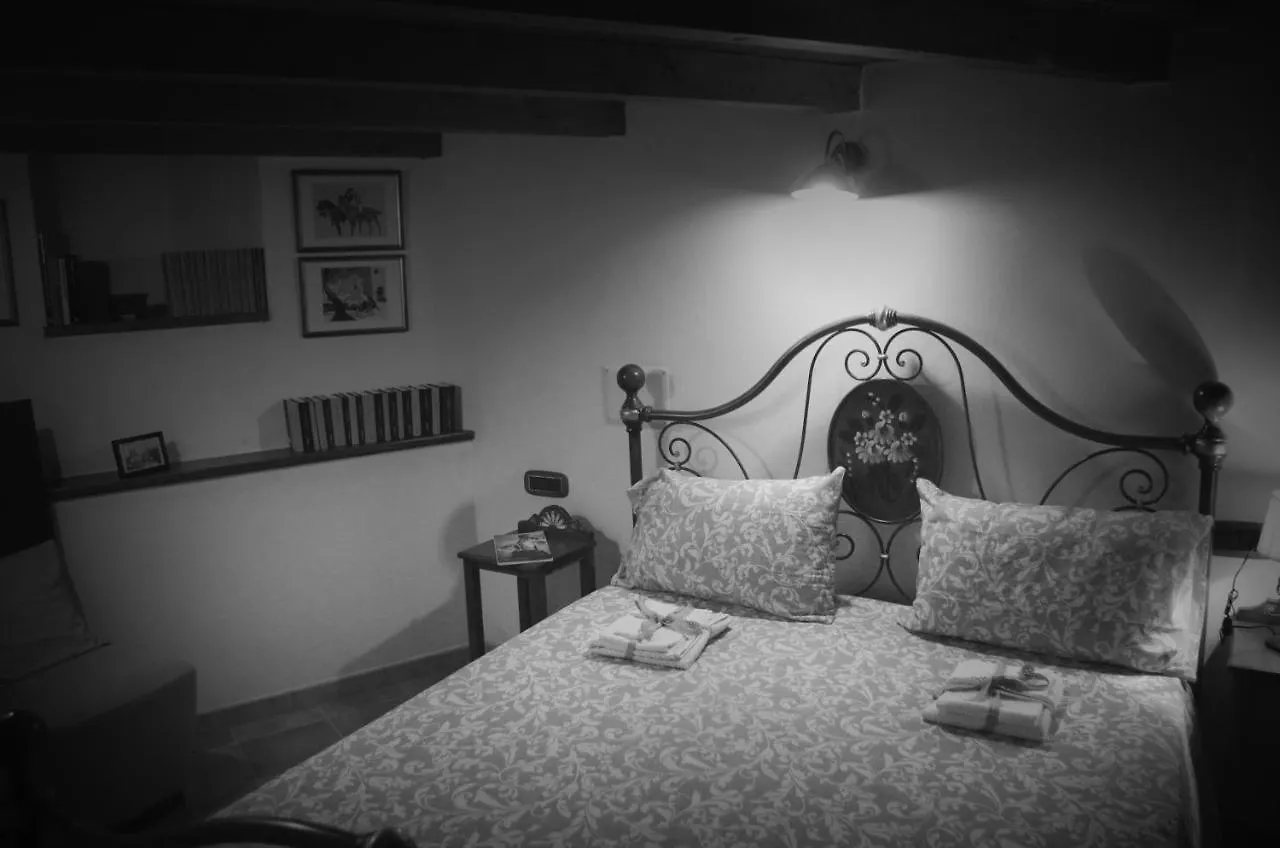 Casa De Ajala - B&B De Charme In Antica Dimora Totalmente Ristrutturata E Dotata Di Tutti I Confort Bagni Privati Spazio Living Patio Esterno Ambienti Climatizzati Degustazioni Prodotti Locali Làconi 0*,