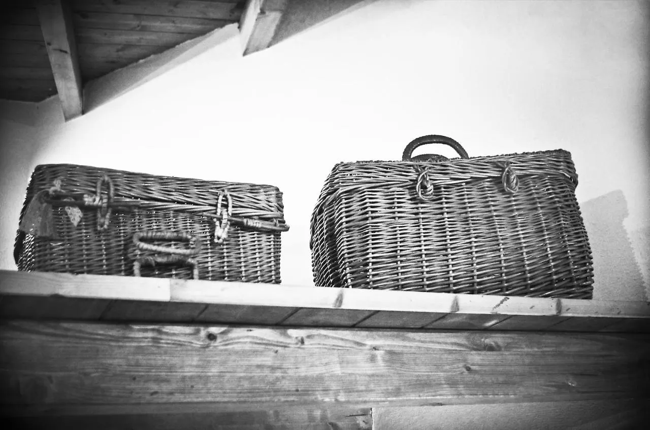 Casa De Ajala - B&B De Charme In Antica Dimora Totalmente Ristrutturata E Dotata Di Tutti I Confort Bagni Privati Spazio Living Patio Esterno Ambienti Climatizzati Degustazioni Prodotti Locali Làconi 0*,