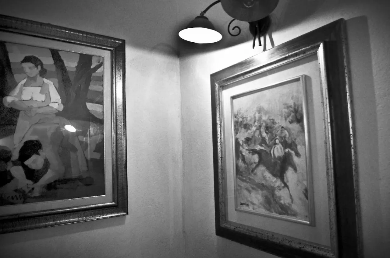 Bed & Breakfast Casa De Ajala - B&B De Charme In Antica Dimora Totalmente Ristrutturata E Dotata Di Tutti I Confort Bagni Privati Spazio Living Patio Esterno Ambienti Climatizzati Degustazioni Prodotti Locali Làconi