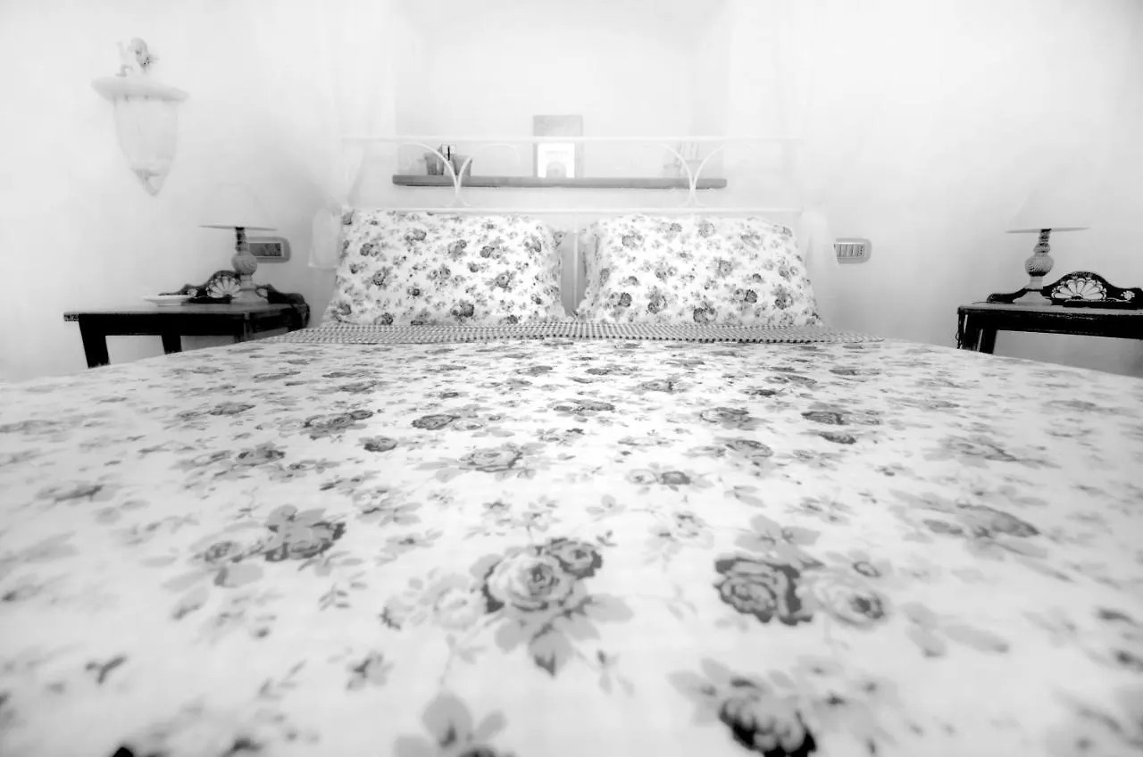 Casa De Ajala - B&B De Charme In Antica Dimora Totalmente Ristrutturata E Dotata Di Tutti I Confort Bagni Privati Spazio Living Patio Esterno Ambienti Climatizzati Degustazioni Prodotti Locali Làconi