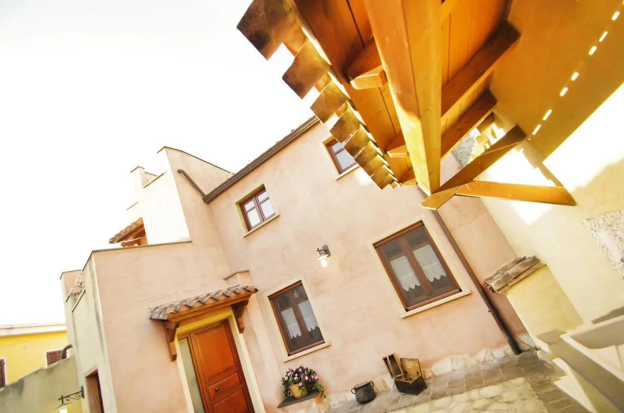 Casa De Ajala - B&B De Charme In Antica Dimora Totalmente Ristrutturata E Dotata Di Tutti I Confort Bagni Privati Spazio Living Patio Esterno Ambienti Climatizzati Degustazioni Prodotti Locali Làconi 0*,  Italië