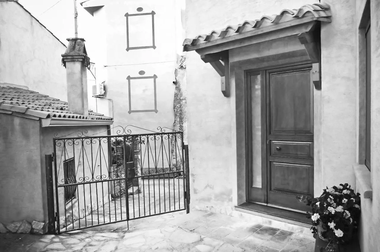 Casa De Ajala - B&B De Charme In Antica Dimora Totalmente Ristrutturata E Dotata Di Tutti I Confort Bagni Privati Spazio Living Patio Esterno Ambienti Climatizzati Degustazioni Prodotti Locali Làconi Bed & Breakfast