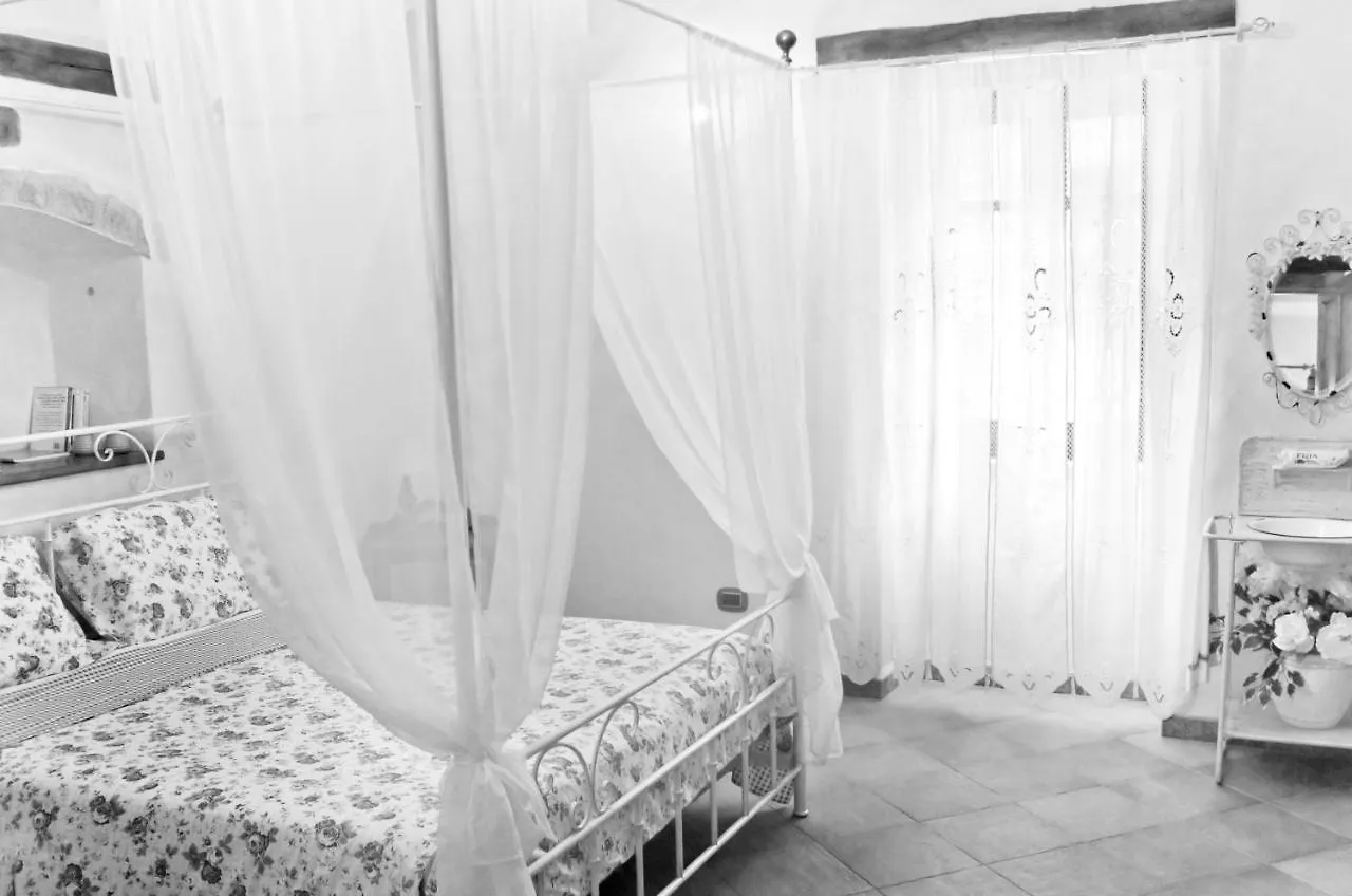 Bed & Breakfast Casa De Ajala - B&B De Charme In Antica Dimora Totalmente Ristrutturata E Dotata Di Tutti I Confort Bagni Privati Spazio Living Patio Esterno Ambienti Climatizzati Degustazioni Prodotti Locali Làconi