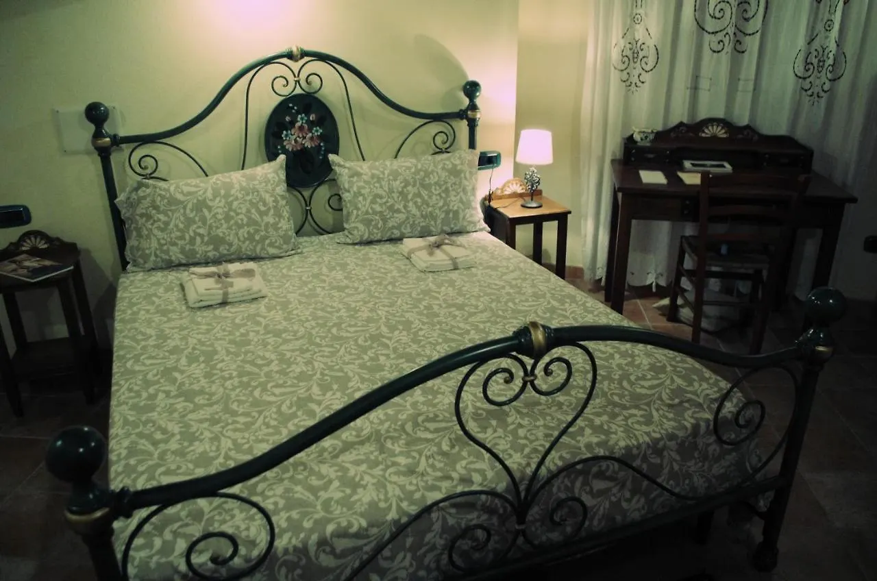 Bed & Breakfast Casa De Ajala - B&B De Charme In Antica Dimora Totalmente Ristrutturata E Dotata Di Tutti I Confort Bagni Privati Spazio Living Patio Esterno Ambienti Climatizzati Degustazioni Prodotti Locali Làconi