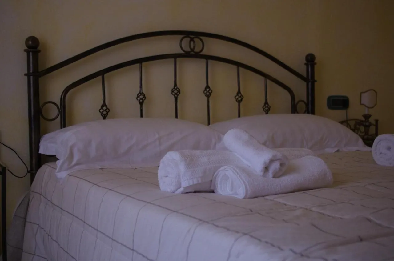 Casa De Ajala - B&B De Charme In Antica Dimora Totalmente Ristrutturata E Dotata Di Tutti I Confort Bagni Privati Spazio Living Patio Esterno Ambienti Climatizzati Degustazioni Prodotti Locali Làconi 0*,  Italië