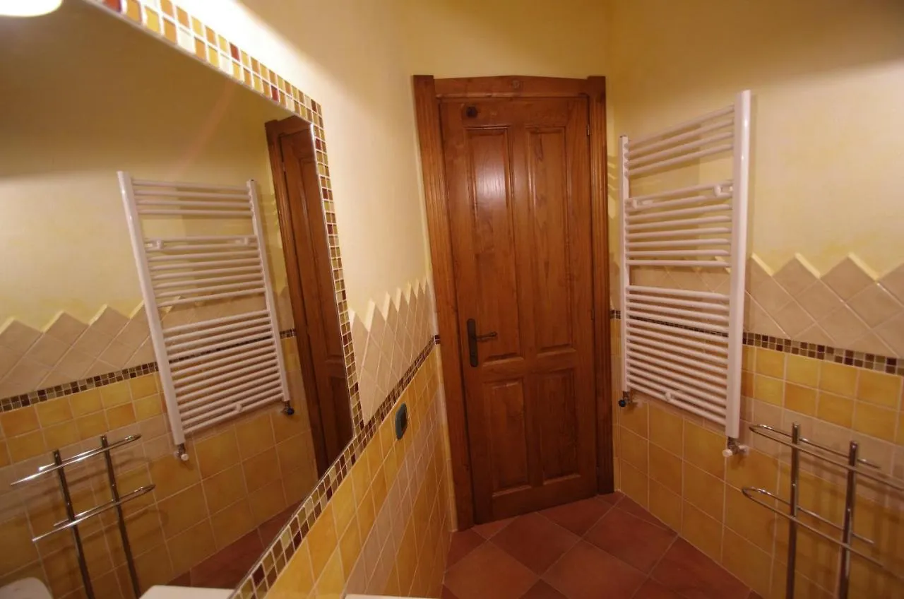 Bed & Breakfast Casa De Ajala - B&B De Charme In Antica Dimora Totalmente Ristrutturata E Dotata Di Tutti I Confort Bagni Privati Spazio Living Patio Esterno Ambienti Climatizzati Degustazioni Prodotti Locali Làconi