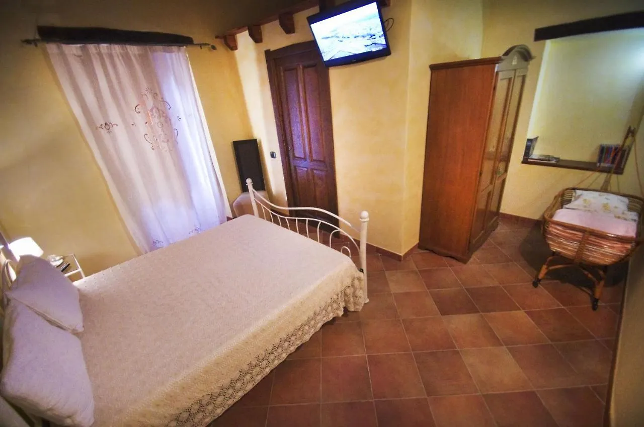 Casa De Ajala - B&B De Charme In Antica Dimora Totalmente Ristrutturata E Dotata Di Tutti I Confort Bagni Privati Spazio Living Patio Esterno Ambienti Climatizzati Degustazioni Prodotti Locali Làconi 0*,  Italië