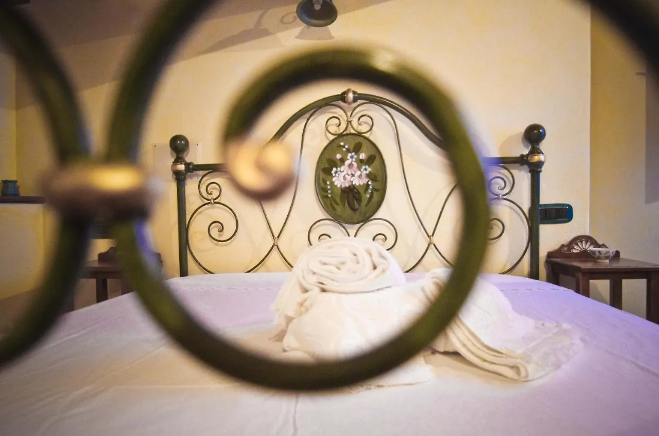 Casa De Ajala - B&B De Charme In Antica Dimora Totalmente Ristrutturata E Dotata Di Tutti I Confort Bagni Privati Spazio Living Patio Esterno Ambienti Climatizzati Degustazioni Prodotti Locali Làconi Bed & Breakfast