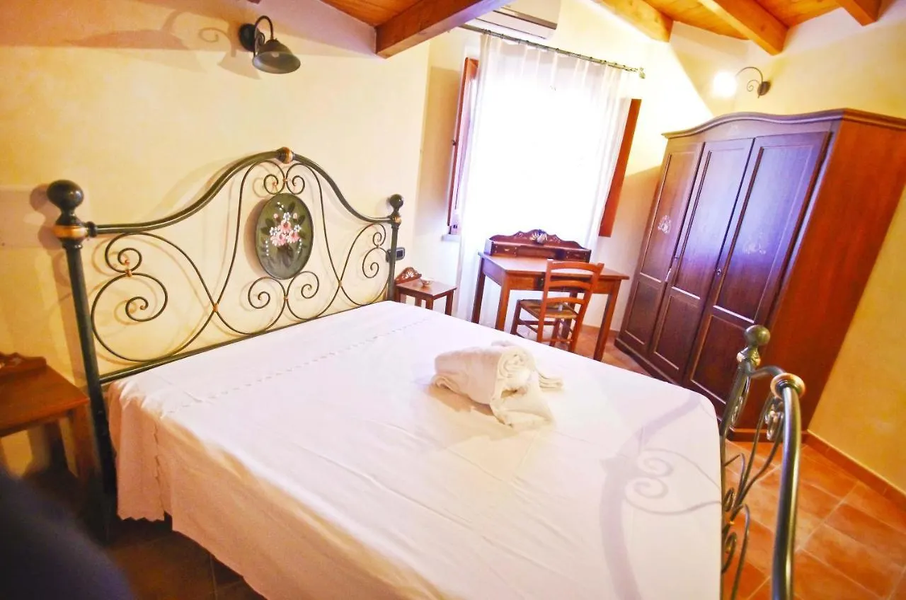 Casa De Ajala - B&B De Charme In Antica Dimora Totalmente Ristrutturata E Dotata Di Tutti I Confort Bagni Privati Spazio Living Patio Esterno Ambienti Climatizzati Degustazioni Prodotti Locali Làconi